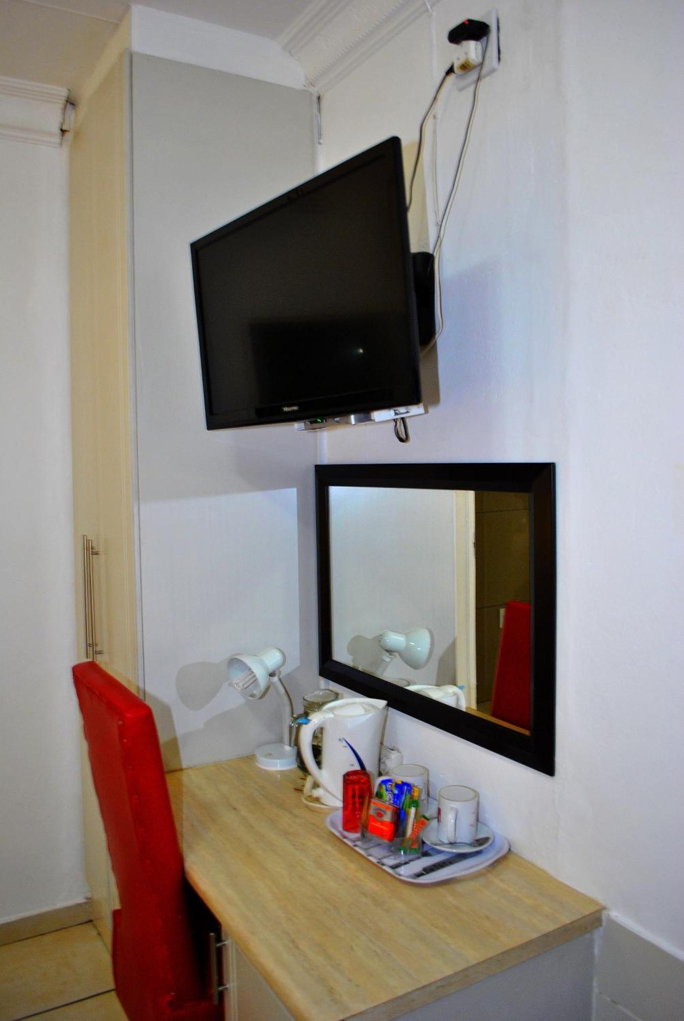 Lapologa Bed & Breakfast Tzaneen Bagian luar foto