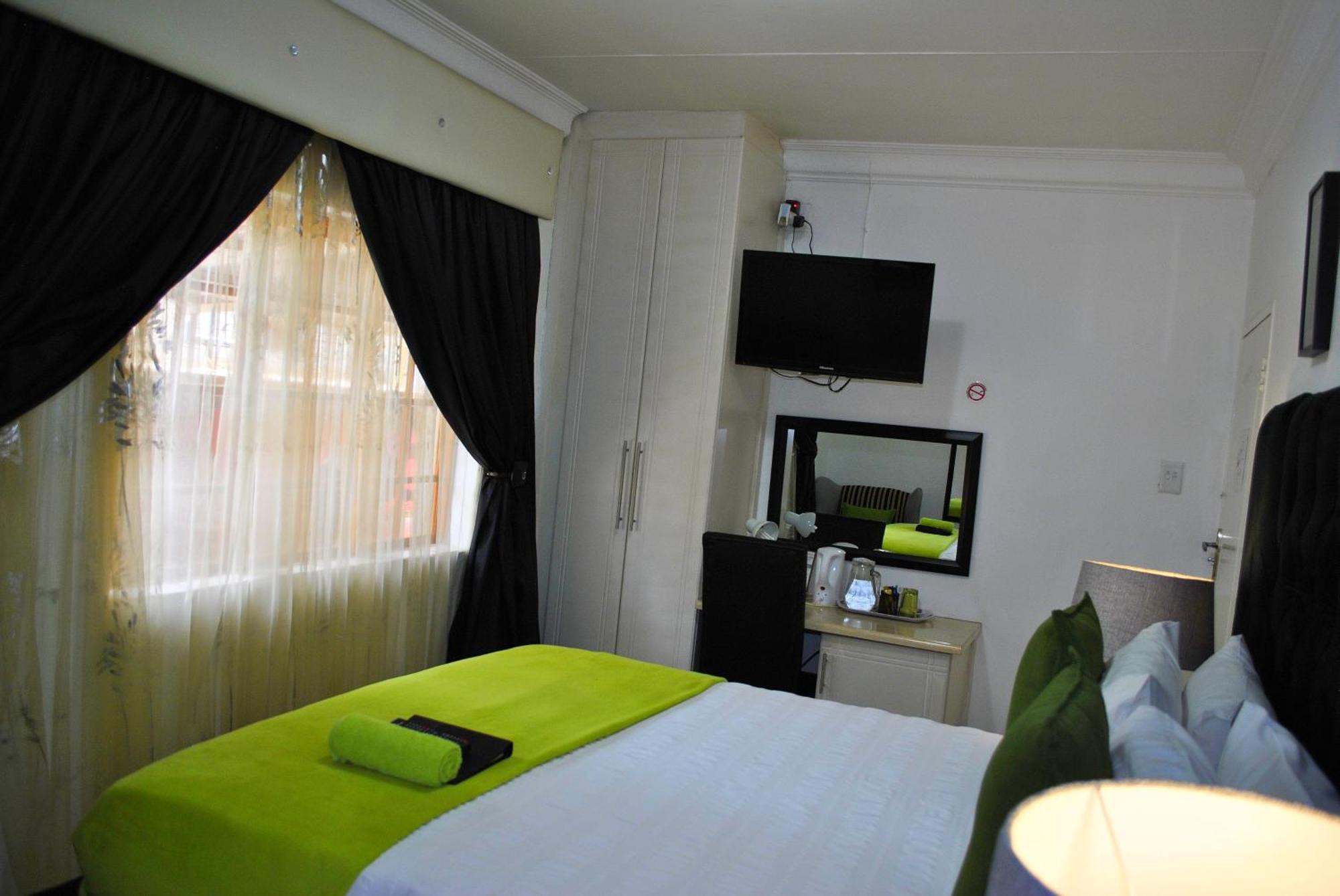Lapologa Bed & Breakfast Tzaneen Bagian luar foto